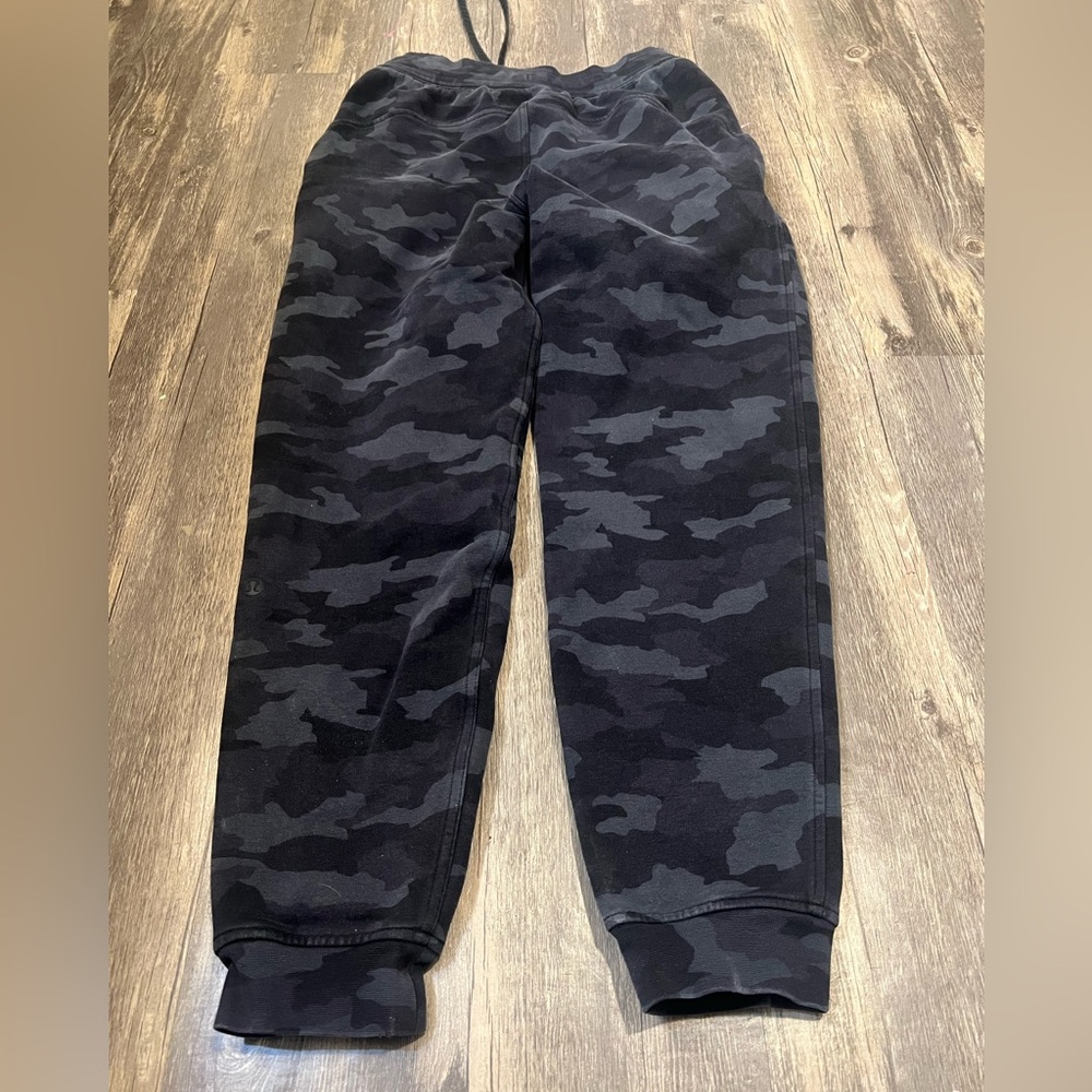 Lululemon Scuba High Rise Fleece Joggers Heritage 365 Camo Deep Coal Athleisure - Picture 8 of 9